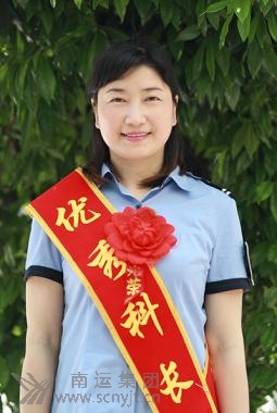 2.何丹.jpg